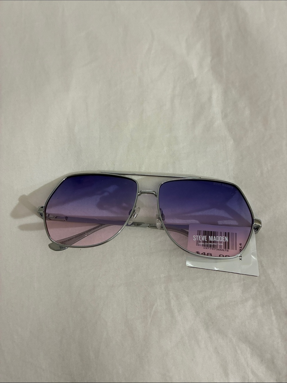 Steve Madden Silver Aviator Sunglasses with Purple-Pink Gradient Lenses